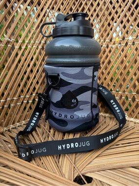 Hydrojug half gallon water bottle jug with carrier